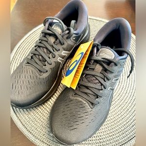 NWT Asics Gel-Kayano 27, Black/Black, Size 7 1/2